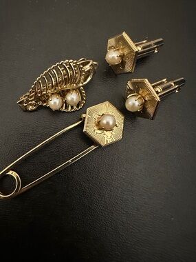 Vintage cufflinks /tie bar/clasp pin/ gold with pearls . Excellent condition.